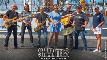 „The Shantees“ planen ihren ersten Bühnenauftritt.
