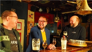 The Stokes spielen in Stotel.