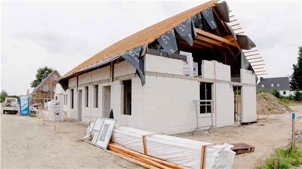 Themenfoto: Ein Haus wird gebaut.