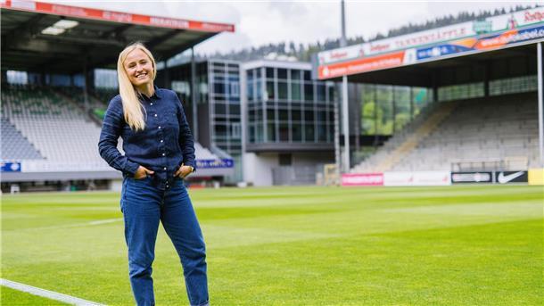 Leverkusen siegt im Wiederholungsspiel gegen Freiburg Theresa Merk saß erstmals seit Baby-Pause wieder auf der Bank bei Freiburg.