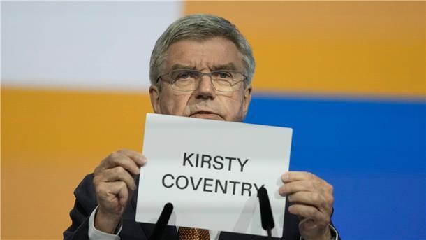 Bachs Nachfolgerin: Kirsty Coventry erste Frau an IOC-Spitze Thomas Bach verkündete Coventrys Sieg schon nach der ersten Wahlrunde.