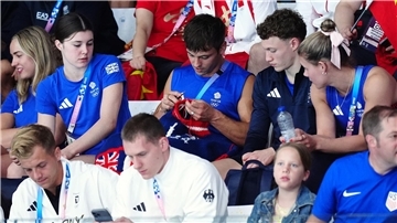 Thomas Daley strickt - und springt zwei Tage später zu Silber.