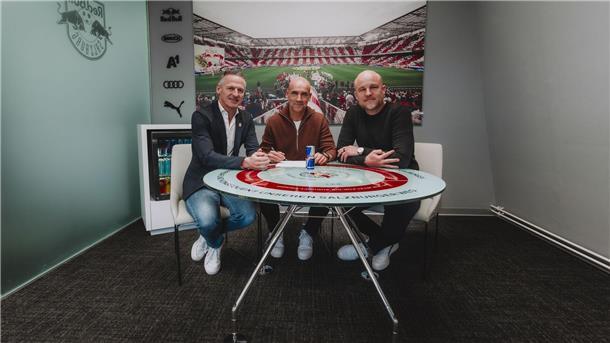 Ex-Bochumer Letsch neuer Trainer bei RB Salzburg Thomas Letsch hat in Salzburg unterschrieben.