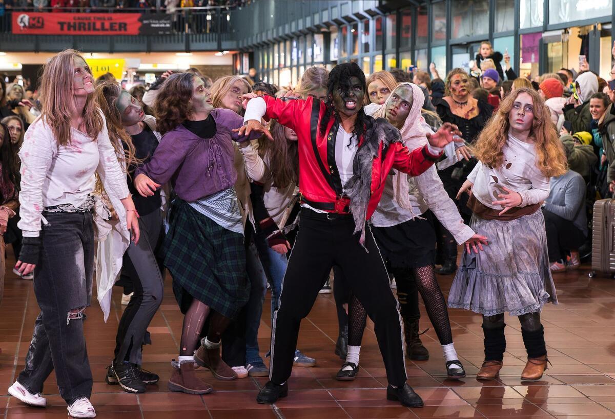 „Thriller“ ist einer der zahlreichen erfolgreichen Songs von Michael Jackson. 