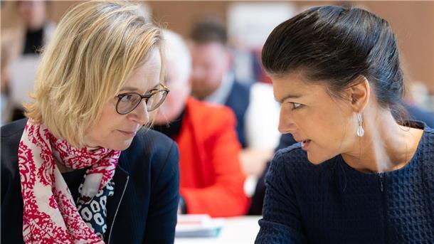 BSW sagt Ja zur Koalition in Thüringen Thüringens BSW-Chefin Katja Wolf und Parteigründerin Sahra Wagenknecht zeigten sich nach einem Streit im Zuge der Koalitionsverhandlungen nun bei einem Landesparteitag versöhnlich.