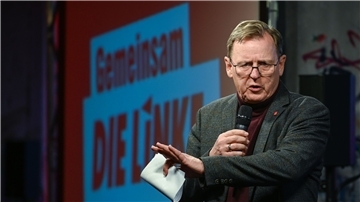 Thüringens Ministerpräsident Bodo Ramelow spricht zu den Genossen seiner Partei Die Linke.