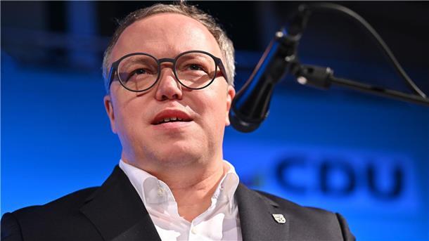 Länder fordern mehr Geld für KI-Strategie Thüringens Ministerpräsident Mario Voigt (CDU) fordert eine zeitgemäße KI-Strategie in Deutschland. (Archivbild)