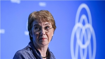 Thyssenkrupp-Vorstandschefin Martina Merz zieht sich vorzeitig vom Chefposten des Stahlkonzerns zurück.