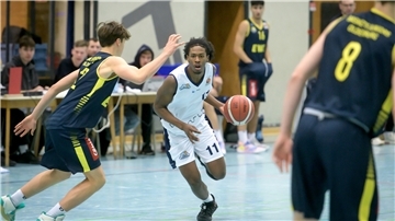 Ti-Zyooh Florencia war mit 17 Punkten Topwerfer der NBBL-Eisbären beim Nordderby-Sieg gegen die Junior Baskets Oldenburg.
