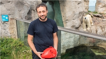 Tierarzt Fabian Müller-Trefzer über einen Abschied mit Herz: Valeskas Kinder sind wohlbehalten angekommen.