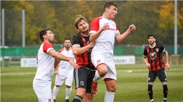 Tim Klowat vom ESC Geestemünde (rechts) brauchte gegen FC Union Bremen nur etwas mehr als fünf Minuten für einen lupenreinen Hattrick.