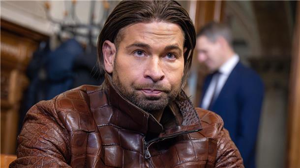 Tim Wiese im Gerichtssaal des Landgerichts Bremen.