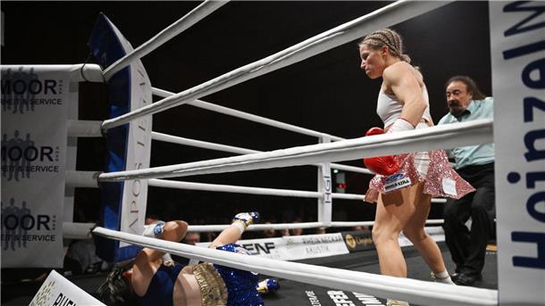 Drei WM-Titel: Tina Rupprecht erobert Box-Thron Tina Rupprecht schickte ihre Gegnerin schon in der ersten Runde auf die Bretter.