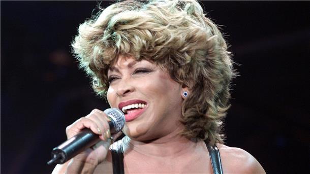 Trauer um Tina Turner - Rock-Ikone mit 83 Jahren gestorben Tina Turner starb am Mittwoch im Alter von 83 Jahren in der Schweiz, wo sie seit vielen Jahren lebte.