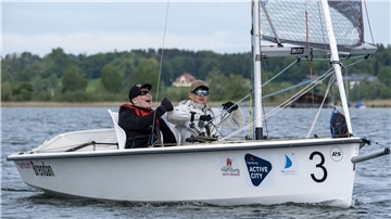 Tjark Schimmel (links) und Fiete Kruck vom Wassersportverein Wulsdorf sind deutsche Meister im Segeln in einer besonderen Disziplin geworden.