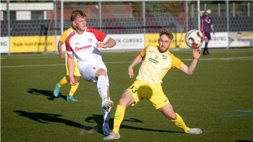 Tjark Vogler vom ESC Geestemünde (links) und Surheides Marius Bruns (rechts) haben in der zweiten Pokalrunde Heimspiele vor der Brust.