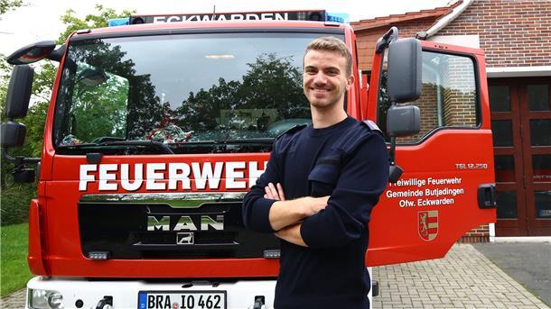 Tjorven Siegel wird neuer Ortsbrandmeister in Eckwarden. Mit erst 23 Jahren ist er damit einer der jüngsten in ganz Deutschland.