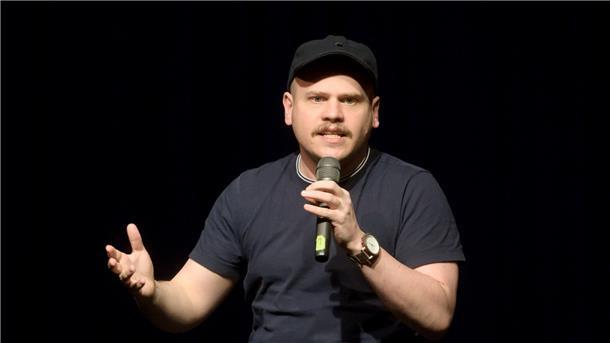 Tobias Ginsburg im Capitol: Der Autor schleuste sich bei rechten Gruppen ein Tobias Ginsburg schleuste sich bei rechtsextremen Studentenverbindung ein und bei Nazi-Rappern. Davon erzählt er sehr unterhaltsam im Capitol.