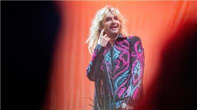 Tokio Hotel auf dem Deichbrand-Festival: „Das System war im Arsch“, erklärt Sänger Bill Kaulitz den Abbruch des Auftrittes.