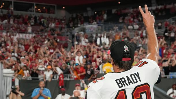 München im „Brady-Fieber“: Erstes NFL-Spiel in Deutschland Tom Brady, Quarterback der Tampa Bay Buccaneers,ist einer der größten Spieler in der Geschichte des Sports.