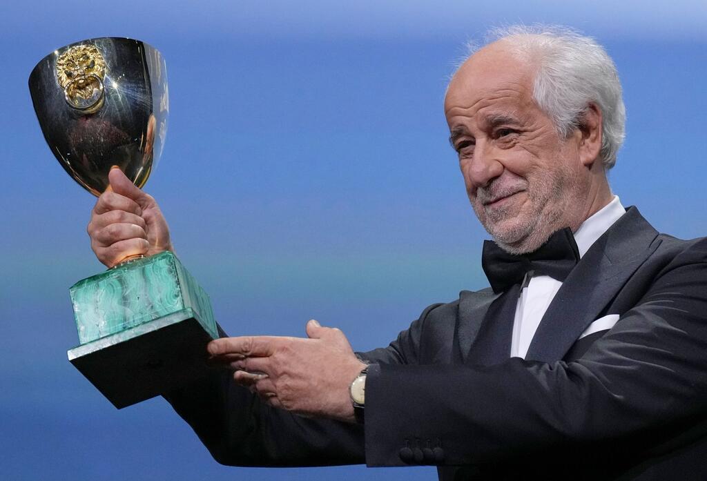 Toni Servillo mit dem Schauspiel-Preis.