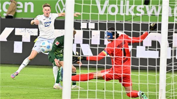 2:2 in Wolfsburg: Hoffenheim immer noch nicht gerettet Tor für Hoffenheim: Marius Bülter trifft zum 2:2.