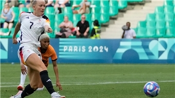 Tor zum 1:0: Lea Schüller