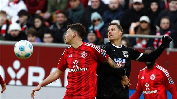 Fortuna Düsseldorf hält Anschluss - 3:2 gegen Ulm Torjäger Kownacki (l) trifft zuverlässig.
