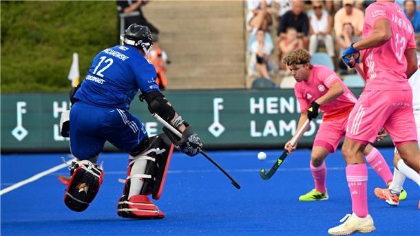 Hockey-Herren ziehen mit Kantersieg ins Halbfinale ein Torjäger Prinz trifft für Deutschland.