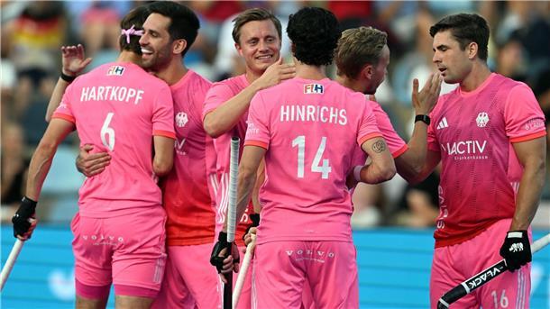 Hockey-Herren ziehen mit Kantersieg ins Halbfinale ein Torjubel im deutschen Team.
