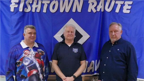 Bremerhavener HSV-Fans stehen unerschütterlich zu ihrem Club Torsten Benecken, Eric Eberlin und Jens Schulte vom Bremerhavener HSV-Fanclub „Fishtown Raute“.