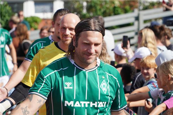 Torsten Frings scheint sich zu freuen.
