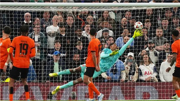 „Weltklasse“ von Kauã Santos: Frankfurt und die Trapp-Frage Torwart Kauã Santos zeigte laut Lothar Matthäus eine „Weltklasse“-Leistung