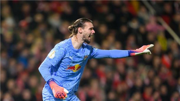 Todesfall überschattet Sieg von RB Leipzig in Cottbus Torwart Maarten Vandevoordt (RB Leipzig) durfte wie schon in der ersten Pokalrunde im Tor starten.