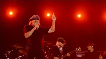 Tourauftakt: AC/DC rocken die Bühne in Gelsenkirchen.