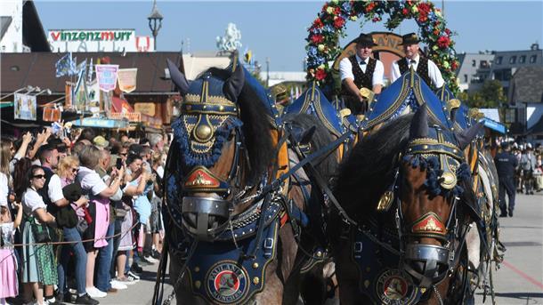 Söder lobt in Lederhose: Wiesn „einfach besser“ als Berlin Tradition und Brauchtum spielen eine große Rolle auf der Wiesn.