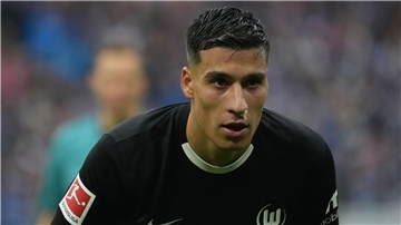 Wolfsburg atmet auf: Niederlagenserie endet beim HSV Traf entscheidend für den VfL Wolfsburg: Adam Daghim