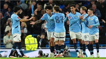 Traf nach Rückstand zweimal für Manchester City: Nico O’Reilly (2.v.l) 