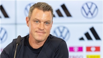 Trainer Hanno Balitsch darf sich über eine starke EM-Qualifikation der U19 freuen