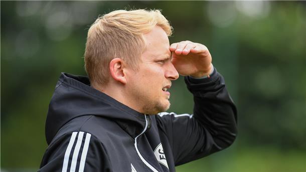Trainer Joshua von Glahn will mit dem FC Hagen/Uthlede mit aller Macht das Ruder in die richtige Richtung drehen.