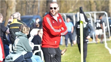 Trainer Niklas Niestädt wird nach der Saison von der FSV Hesedorf/Nartum zum TV Sottrum in die Bezirksliga wechseln.