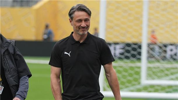 „Wir wollen drei“ - BVB und zigtausende Fans feiern Panthers Trainer Niko Kovac und sein BVB mussten umplanen.