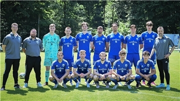 Trainer Sasa Pinter (ganz rechts) kann wieder auf mehr Spieler zurückgreifen und will sein Team mutiger agieren lassen.