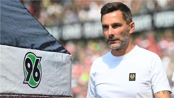 Trainer Stefan Leitl  von Hannover 96