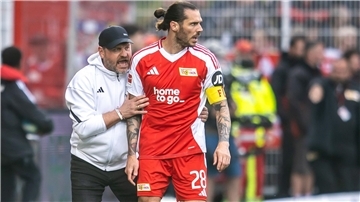 Fußballtrainer und Spieler 