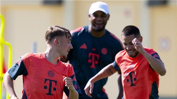 Bayern starten gegen Aucklands Hobby-Kicker ins „Abenteuer“ Trainer Vincent Kompany, hier beim Training mit Nachwuchstalent Lennart Karl (l) und Raphael Guerreiro (r), plant Großes in den USA.
