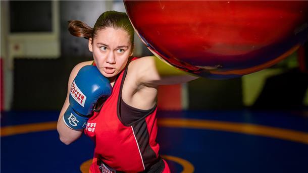 Boxerin Leonie Witte beim Training