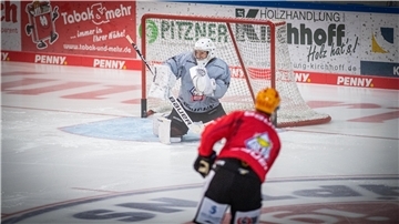 Trainingsauftakt bei den Fischtown Pinguins in der Bremerhavener Eisarena im November 2020 unter Corona-Bedingungen.