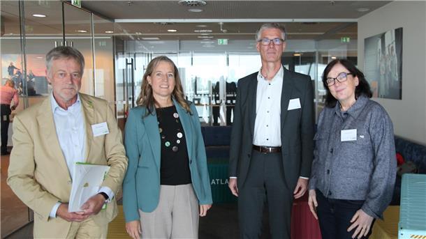 Treffen in Bremerhaven (von li.) BWK-Vorsitzender Ulrich Ostermann, Stadträtin Andrea Toense, HTG-Geschäftsführer Michael Ströh und NLWKN-Direktorin Anne Rickmeyer. 