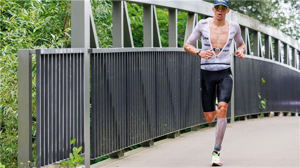 Erneut Weltbestzeit in Roth: Ditlev-Sieg bei Lange-Aus Triathlet Magnus Ditlev holt sich den Sieg in Roth.